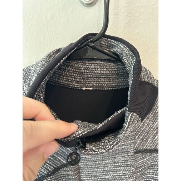 Lululemon Base Runner 1/2 Zip Black Gray Women’s Size 8 - Picture 3 of 10